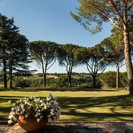 Greta, Enjoy Staying Together Again In Pure Nature Orvieto